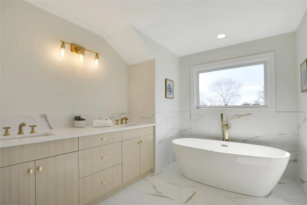 23 Belmont Circle Syosset NY 11791