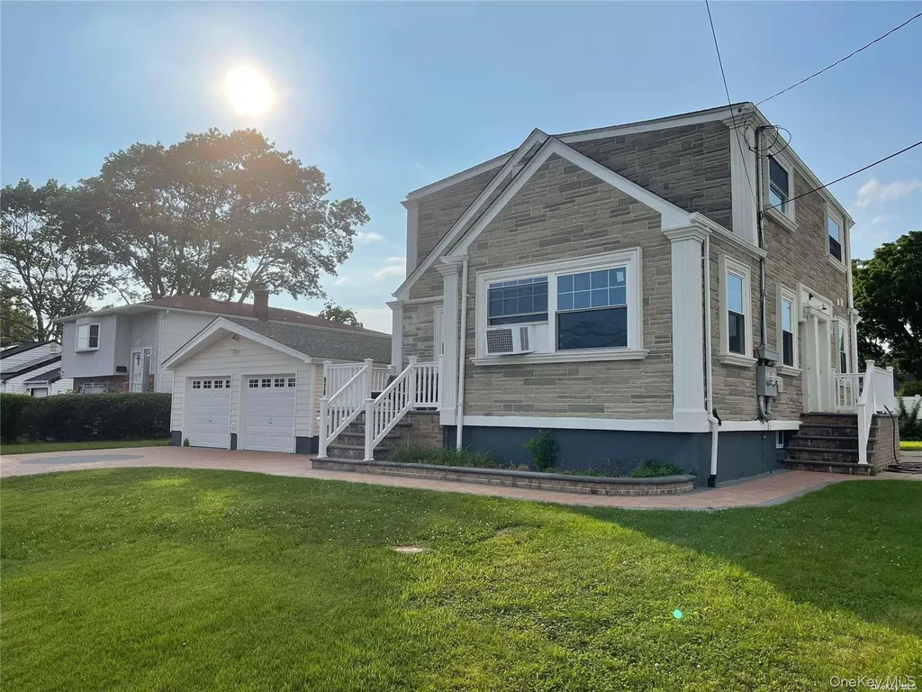 918 10th Street West Babylon NY 11704