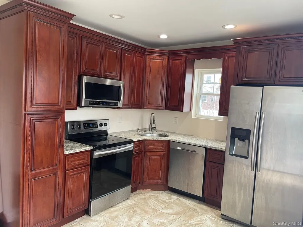 918 10th Street West Babylon NY 11704