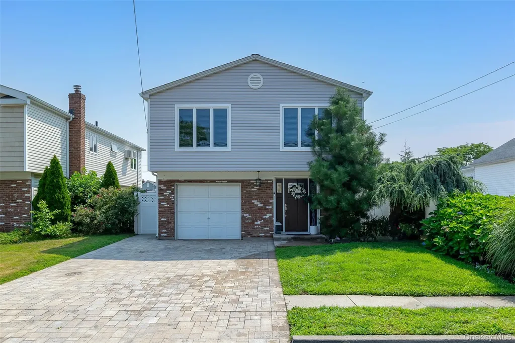 29 S Bay Drive Babylon NY 11702