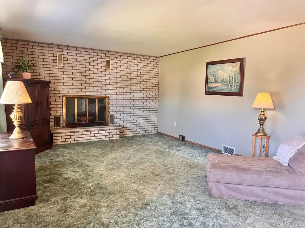 135 Viola Street Wallkill NY 12589