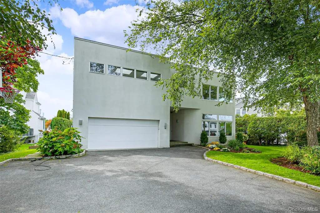 14 Old Colony Drive Larchmont NY 10538