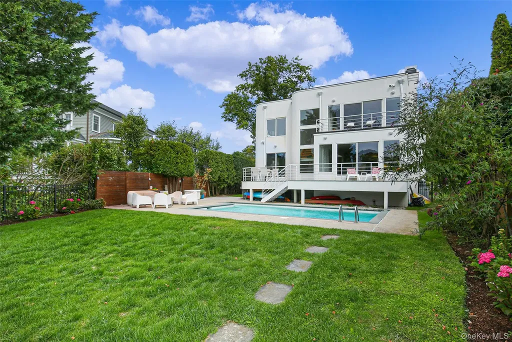 14 Old Colony Drive Larchmont NY 10538
