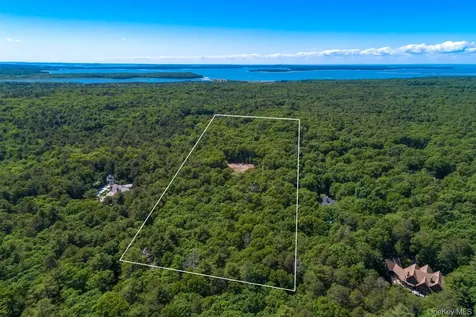 1593 Deerfield Road Southampton NY 11976