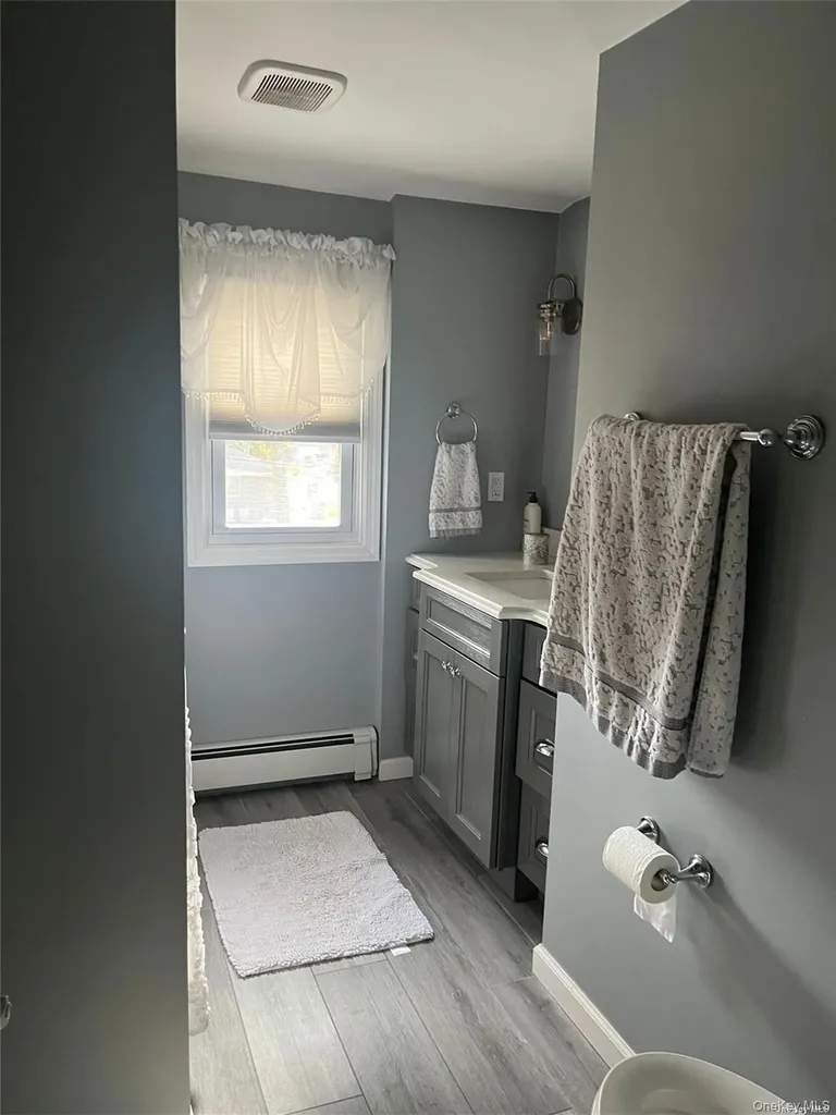 4 Wadsworth Place Smithtown NY 11787
