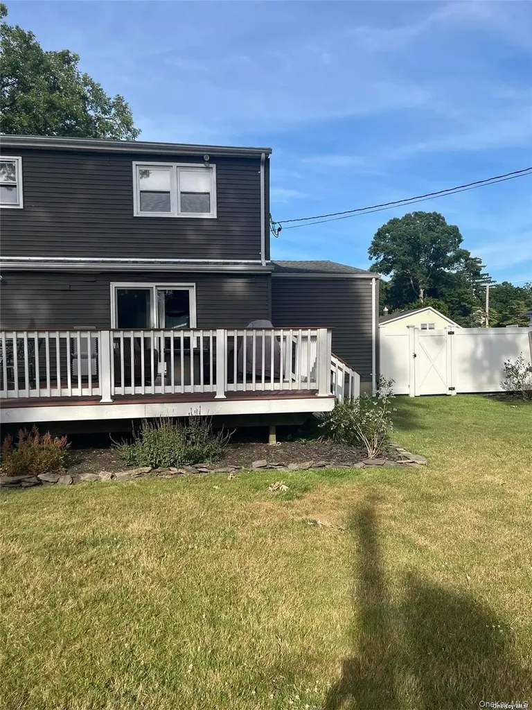 4 Wadsworth Place Smithtown NY 11787
