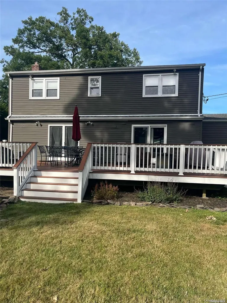 4 Wadsworth Place Smithtown NY 11787