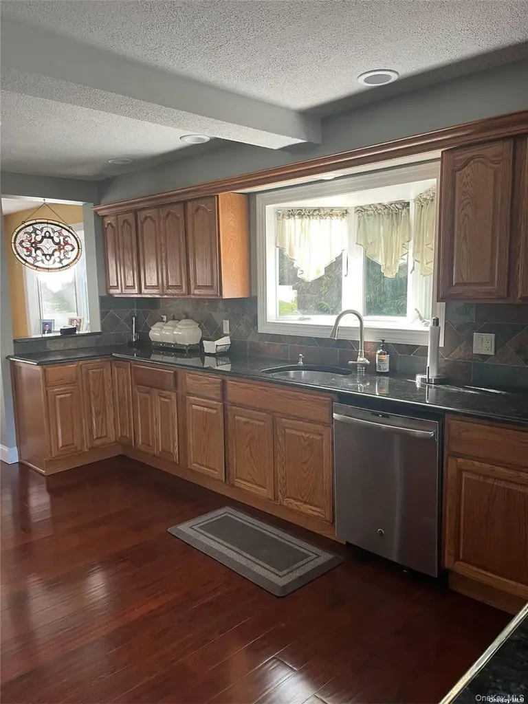4 Wadsworth Place Smithtown NY 11787