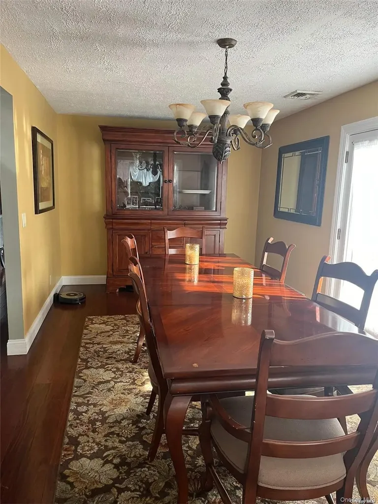 4 Wadsworth Place Smithtown NY 11787