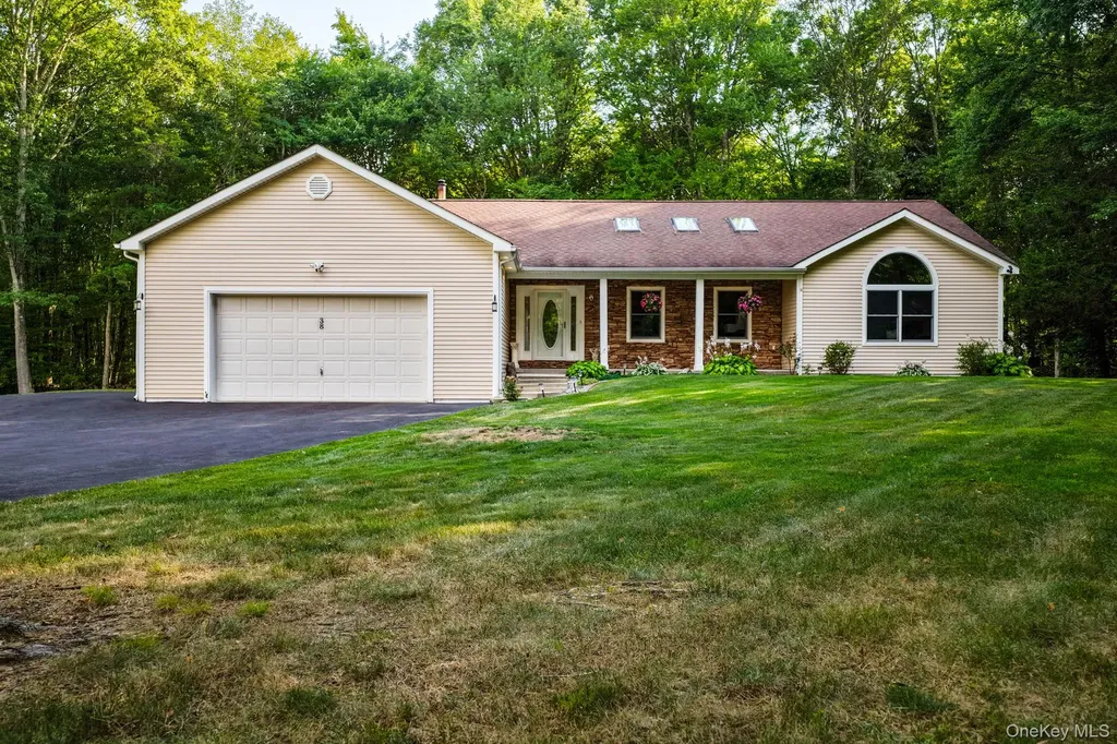 38 Greenshire Way Walden NY 12586