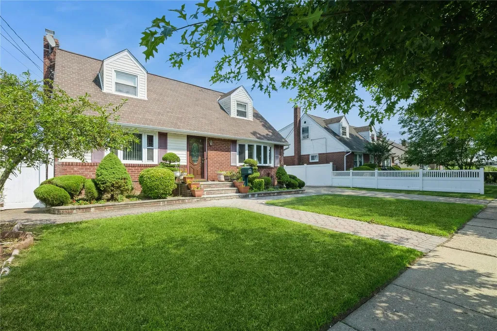537 Duryea Avenue Uniondale NY 11553