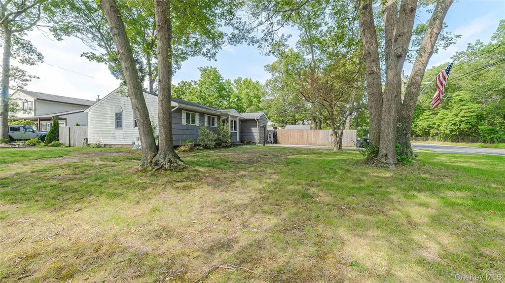 1120 Spur Drive S Bay Shore NY 11706