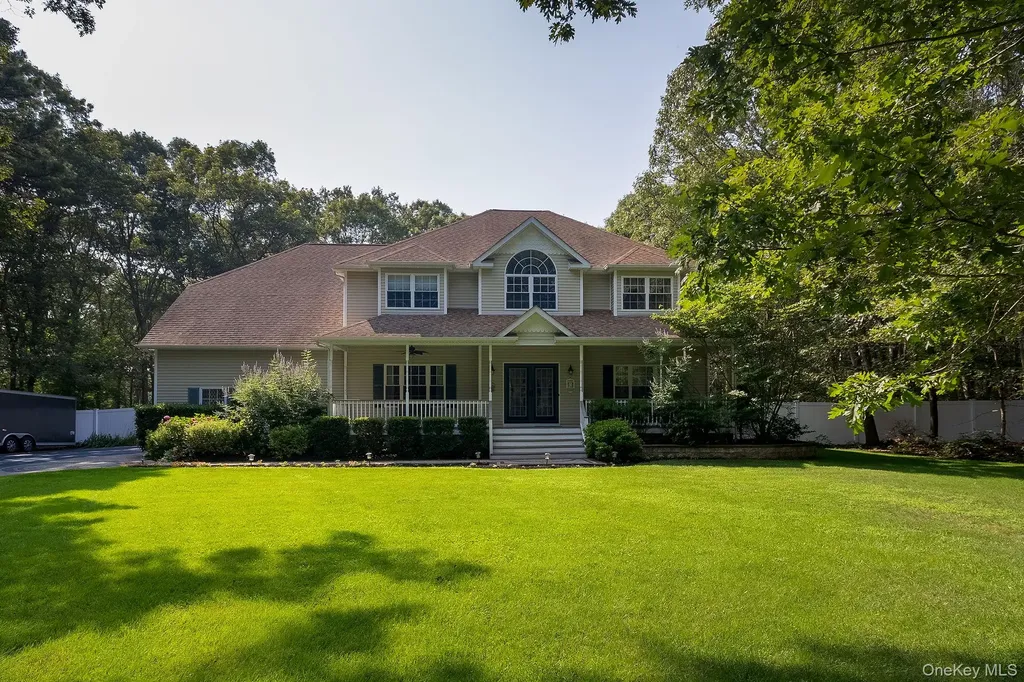 8 Davidson Drive Manorville NY 11949