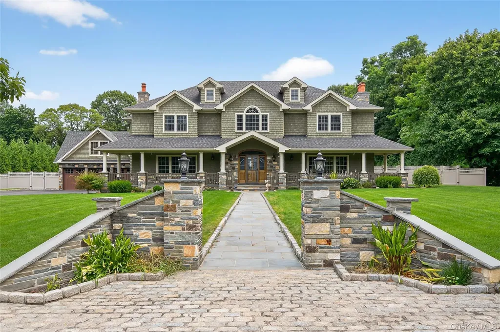 23 Gloria Lane Huntington NY 11743