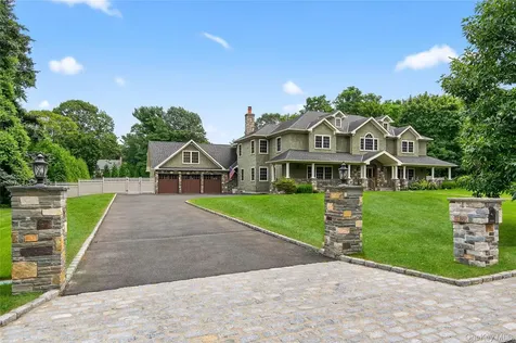 23 Gloria Lane Huntington NY 11743