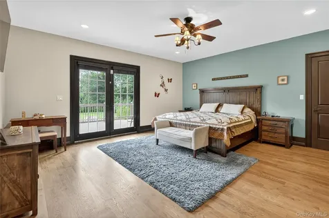 23 Gloria Lane Huntington NY 11743