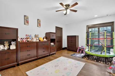 23 Gloria Lane Huntington NY 11743