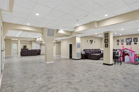 23 Gloria Lane Huntington NY 11743