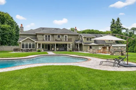 23 Gloria Lane Huntington NY 11743
