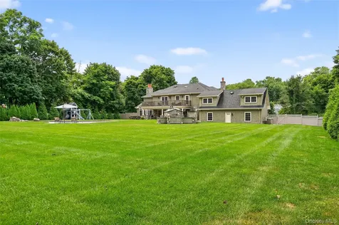 23 Gloria Lane Huntington NY 11743