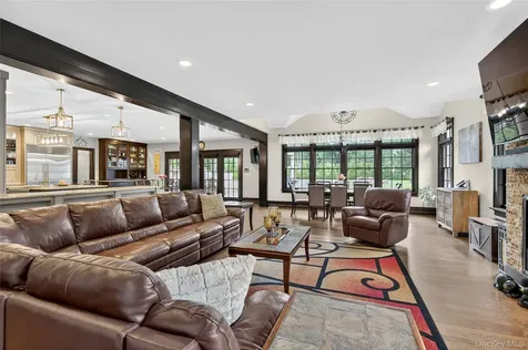 23 Gloria Lane Huntington NY 11743
