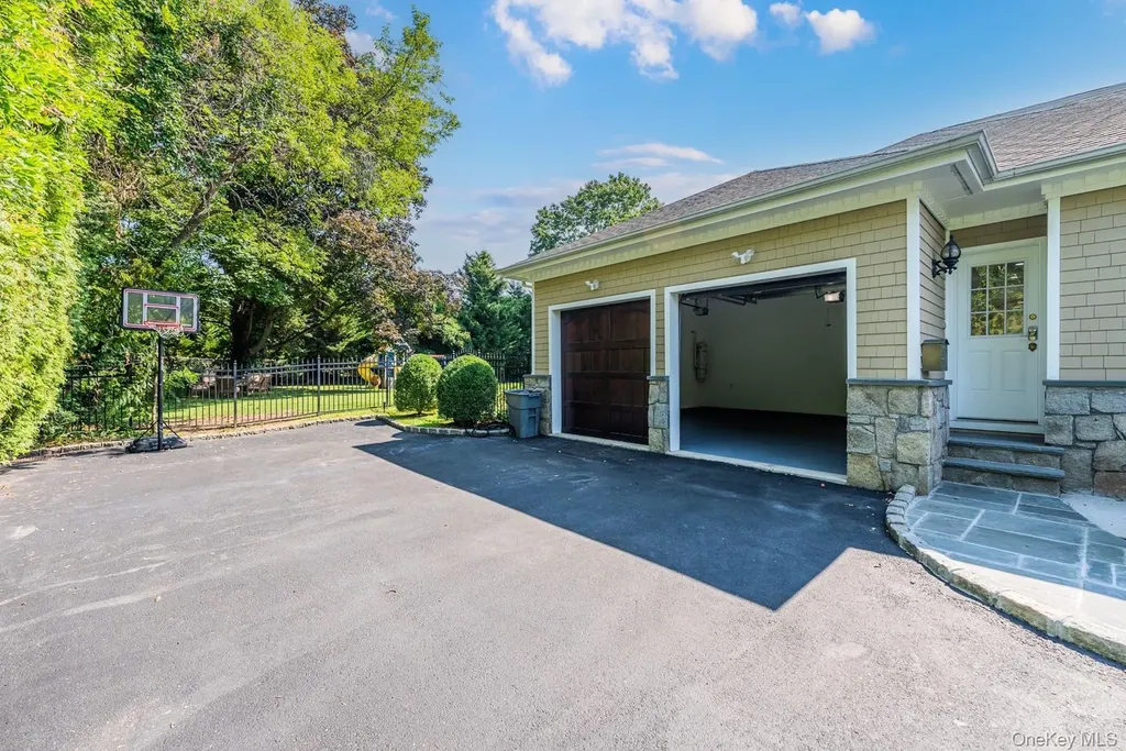 117 Crabapple Road Manhasset NY 11030