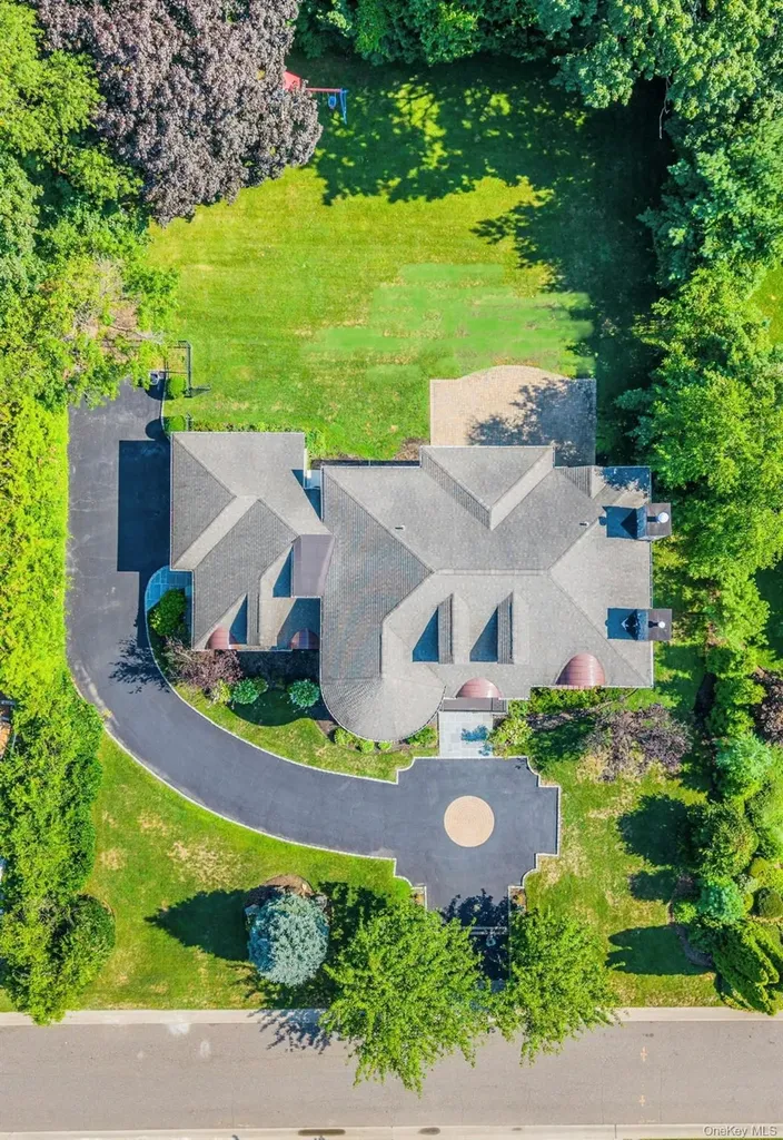 117 Crabapple Road Manhasset NY 11030