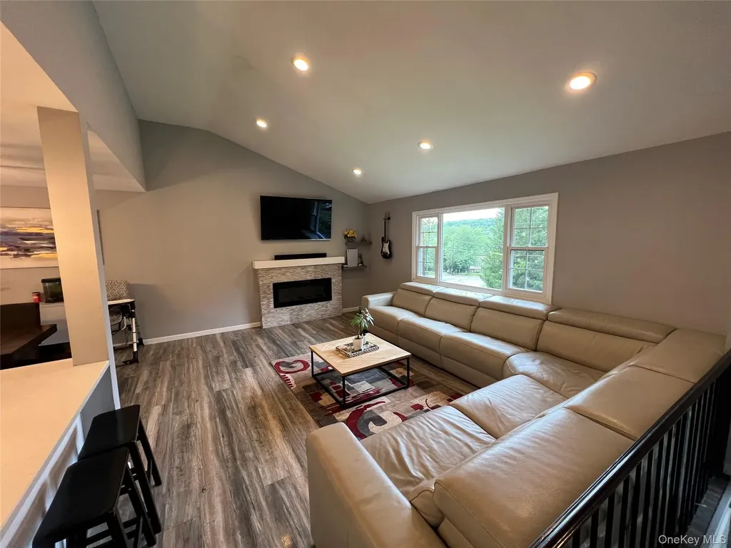 6 Peace Drive Middletown NY 10941