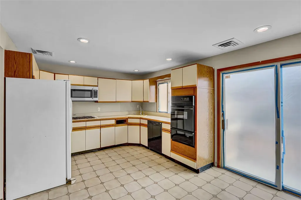 63 Cumberland Place Valley Stream NY 11580