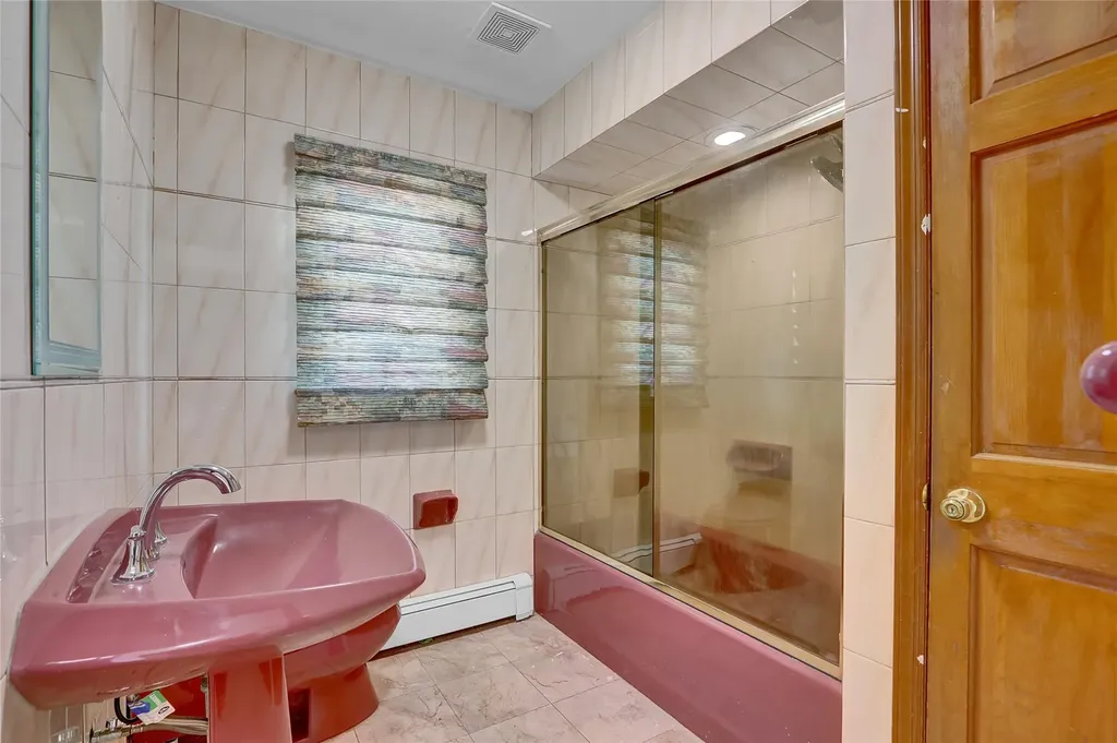 63 Cumberland Place Valley Stream NY 11580