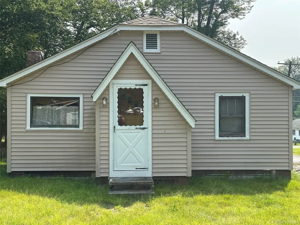 13 E Pierce Avenue Smallwood NY 12720