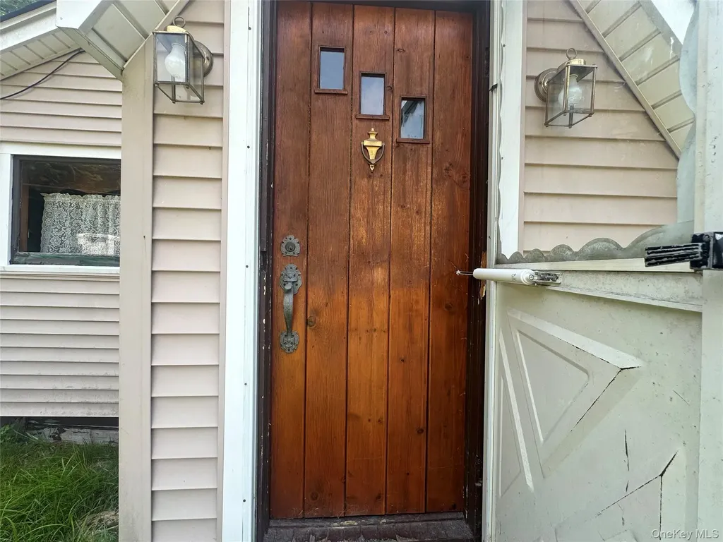 13 E Pierce Avenue Smallwood NY 12720