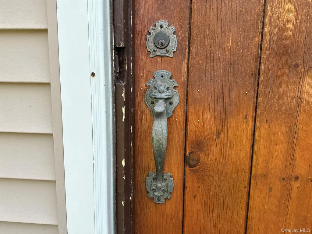 13 E Pierce Avenue Smallwood NY 12720