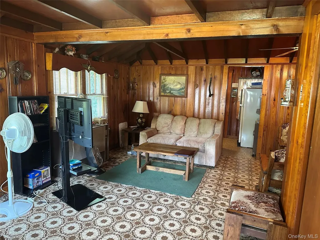 13 E Pierce Avenue Smallwood NY 12720