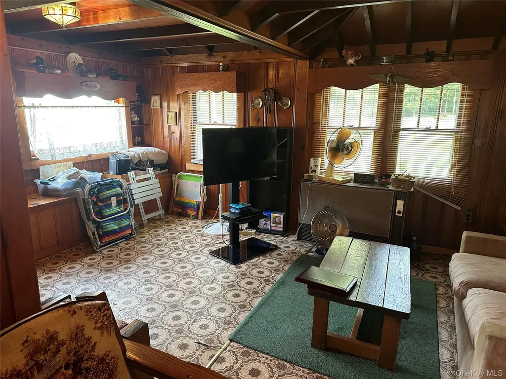 13 E Pierce Avenue Smallwood NY 12720