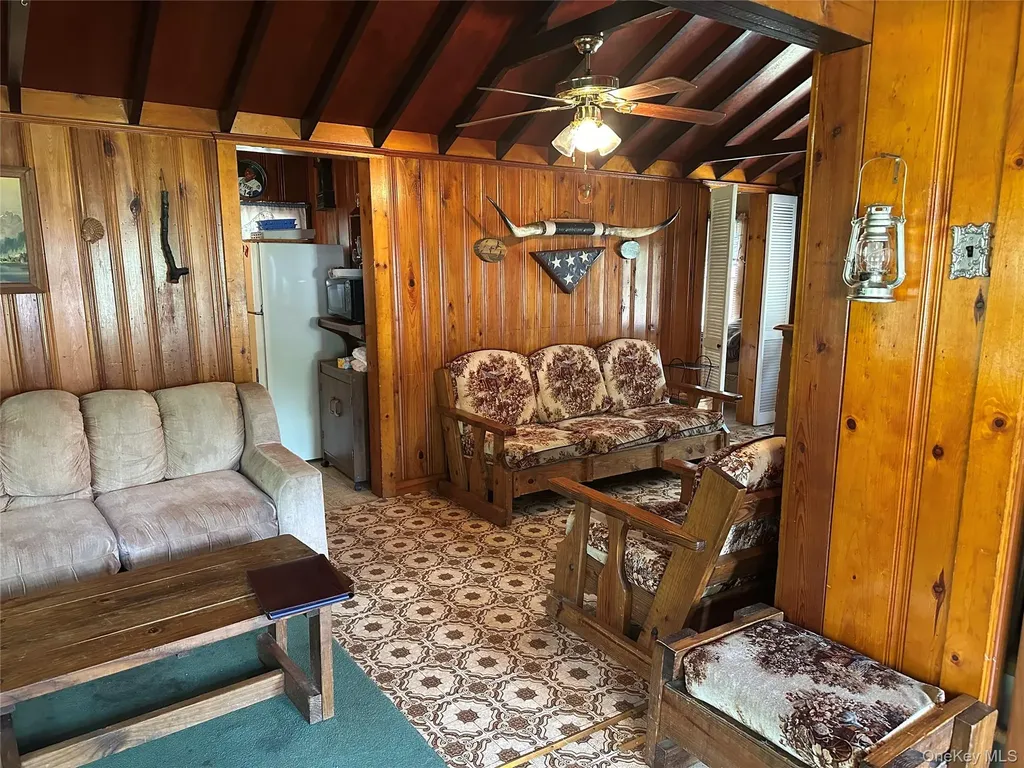 13 E Pierce Avenue Smallwood NY 12720