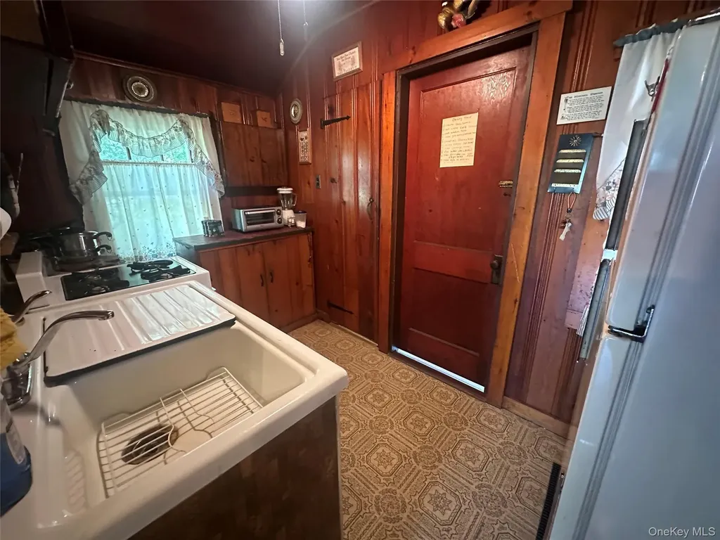 13 E Pierce Avenue Smallwood NY 12720