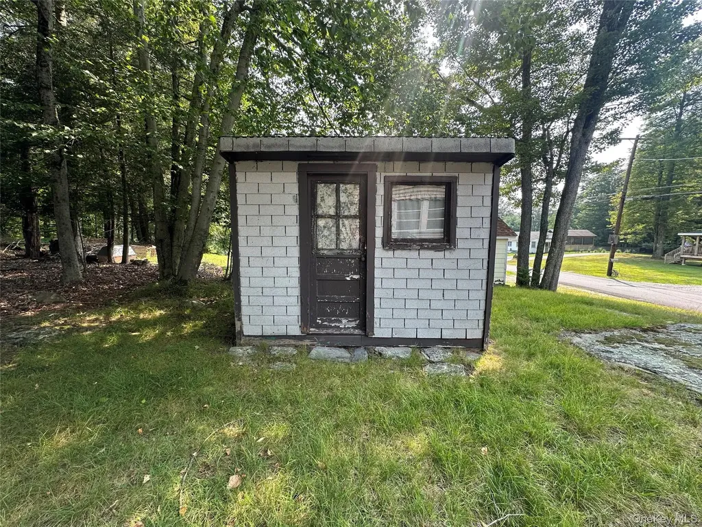 13 E Pierce Avenue Smallwood NY 12720