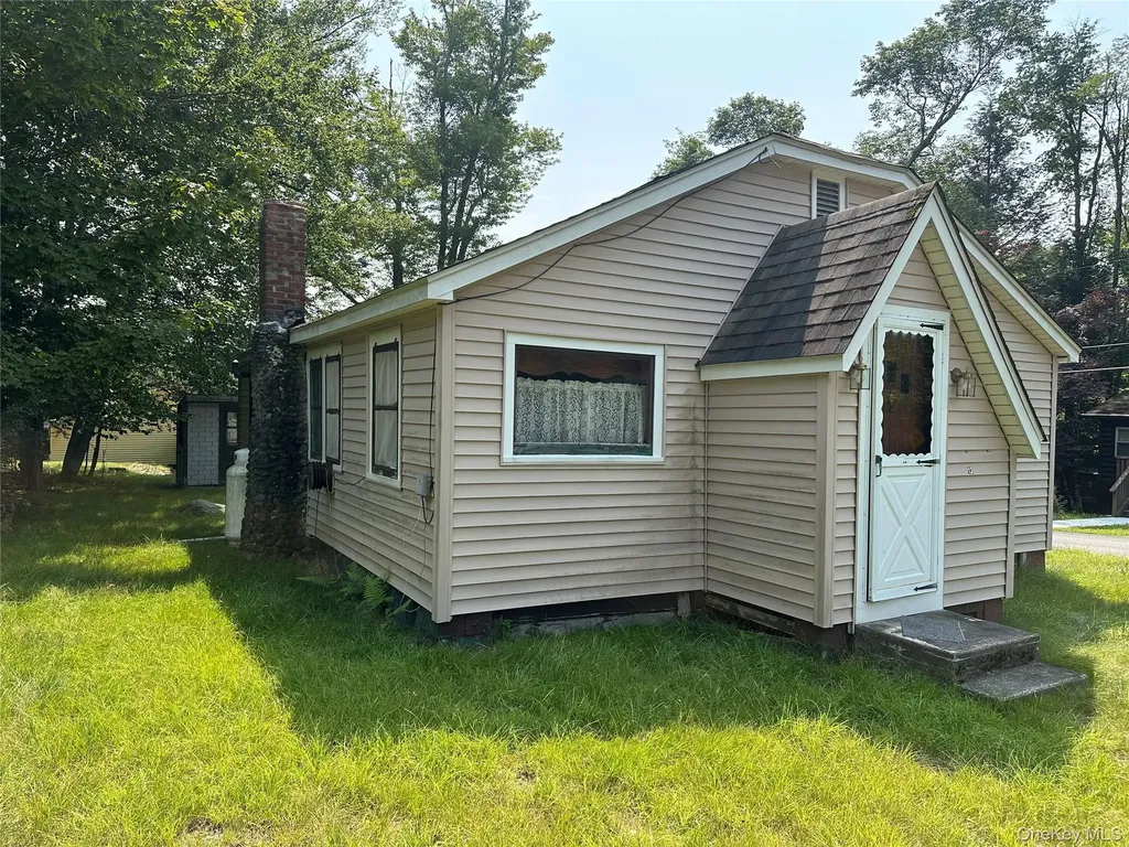 13 E Pierce Avenue Smallwood NY 12720