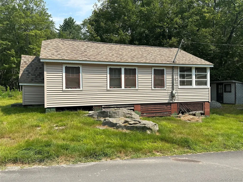13 E Pierce Avenue Smallwood NY 12720