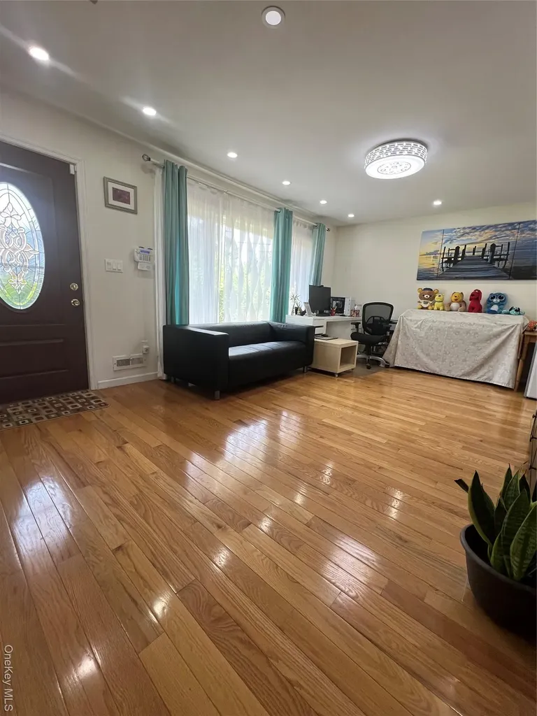 10 Otsego Place Commack NY 11725
