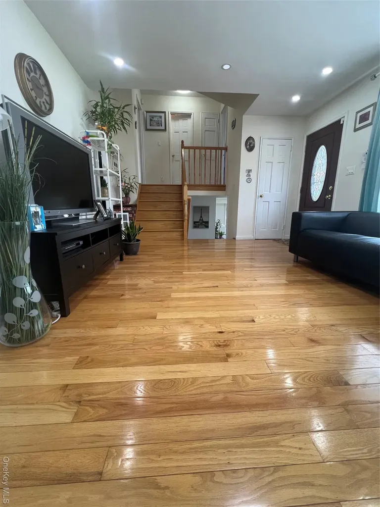 10 Otsego Place Commack NY 11725