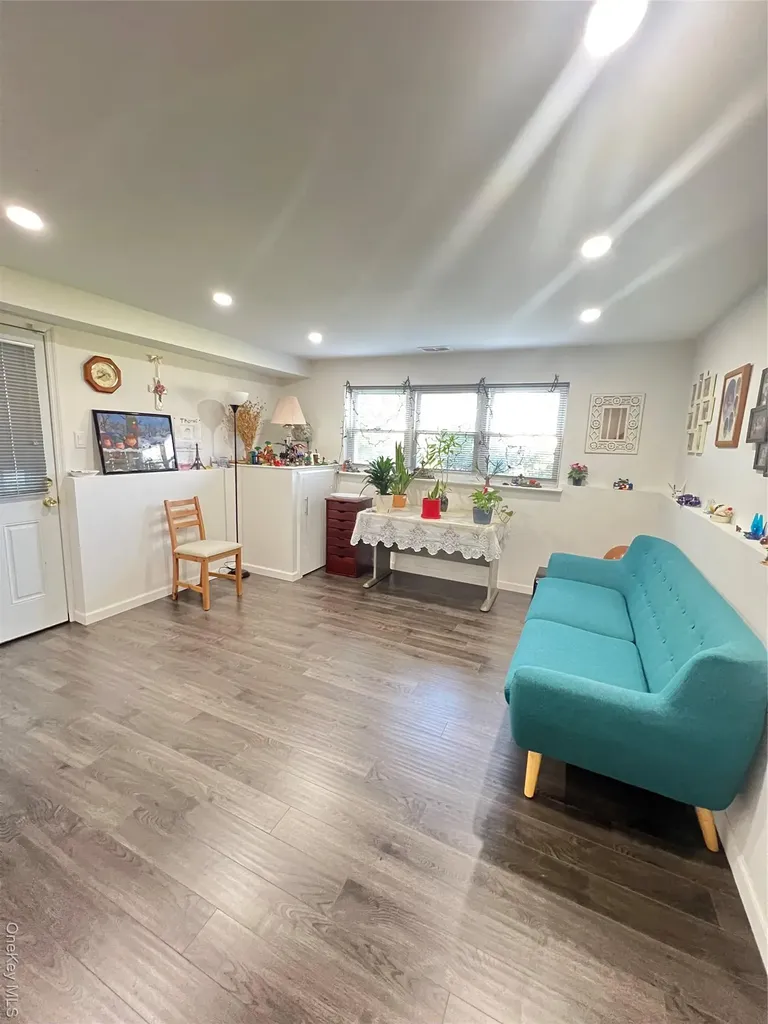 10 Otsego Place Commack NY 11725