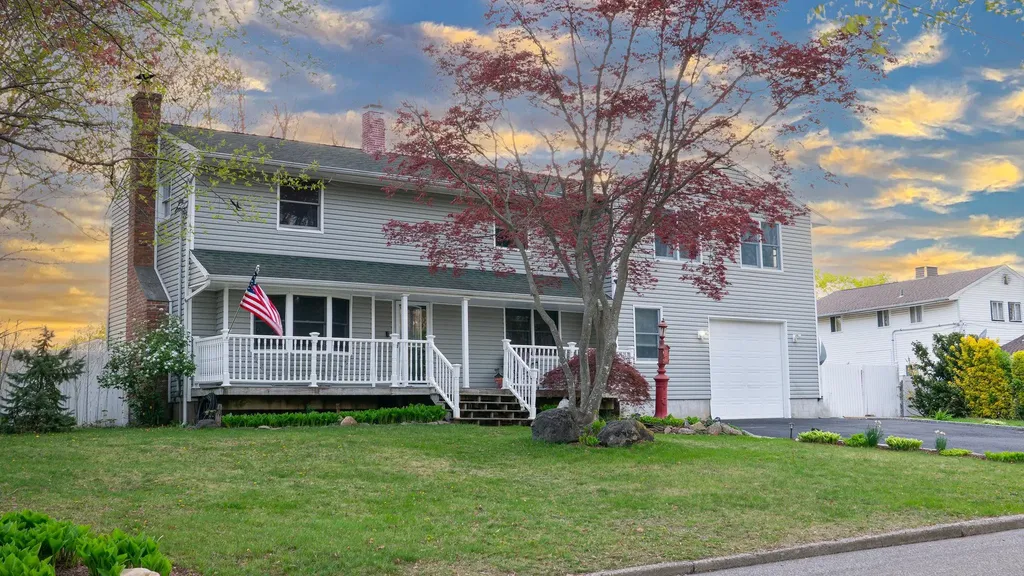 4 Young Road Coram NY 11727