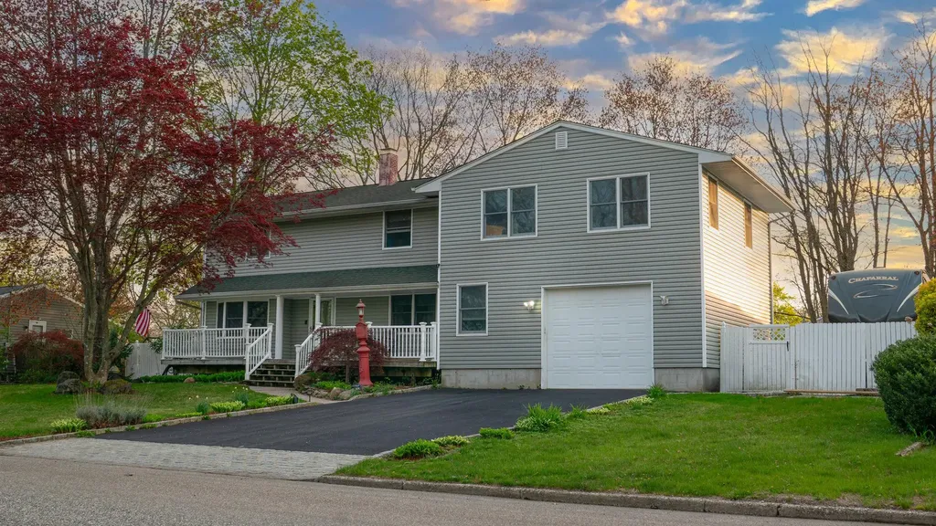 4 Young Road Coram NY 11727