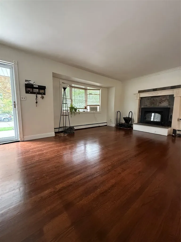 4 Young Road Coram NY 11727