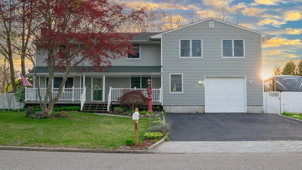 4 Young Road Coram NY 11727