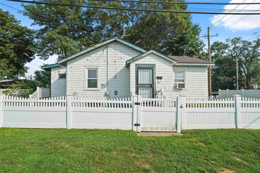 451 Babylon Turnpike Freeport NY 11520