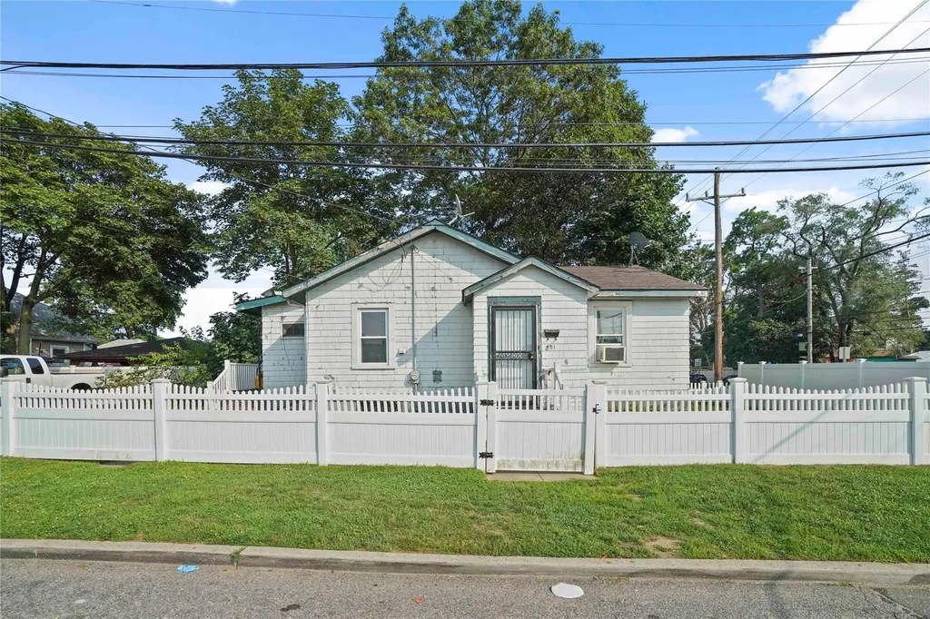 451 Babylon Turnpike Freeport NY 11520
