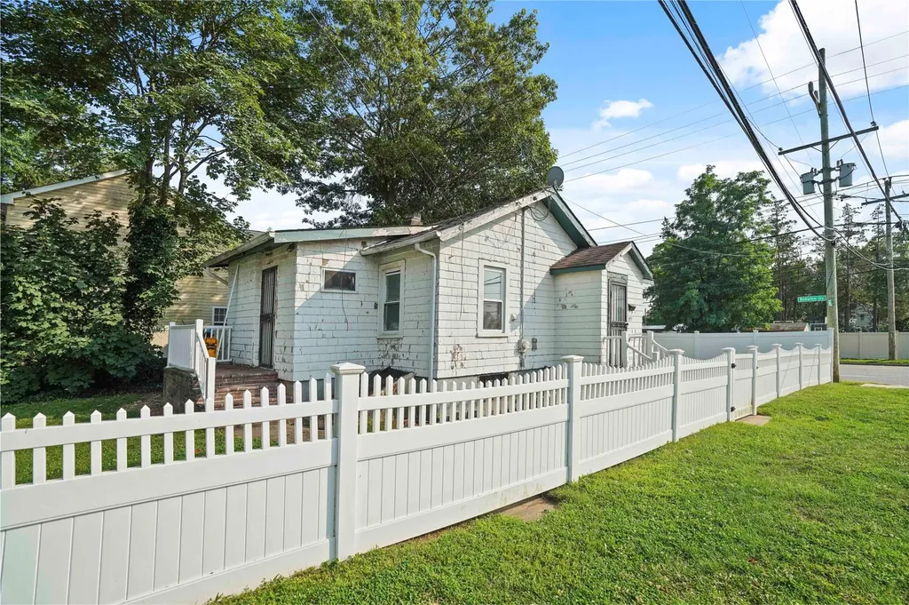 451 Babylon Turnpike Freeport NY 11520
